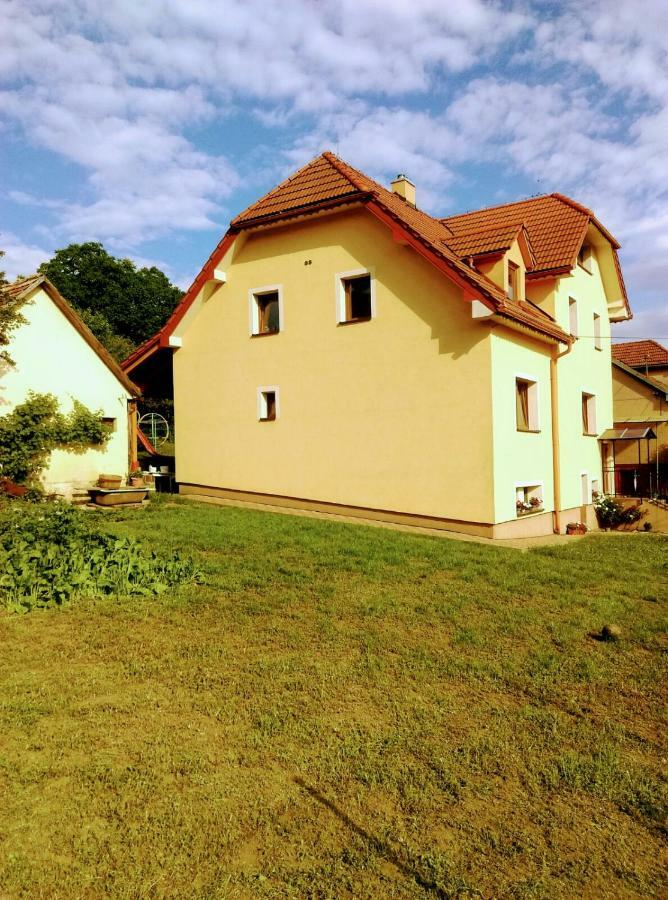 Apartman Pod Kalvariou - Rodinny Dom Banská Štiavnica エクステリア 写真